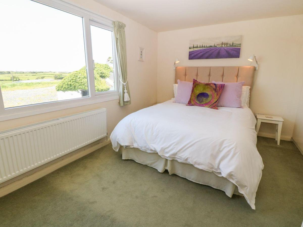 Charming 2 Bed House Near Rhoscolyn Discounts For Villa Хоулихед Екстериор снимка