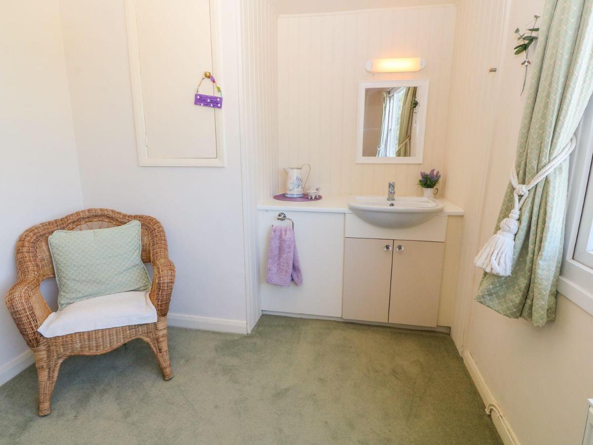 Charming 2 Bed House Near Rhoscolyn Discounts For Villa Хоулихед Екстериор снимка