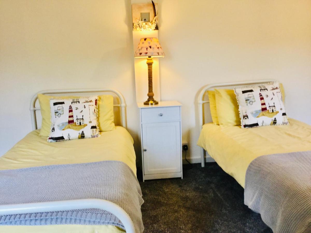 Charming 2 Bed House Near Rhoscolyn Discounts For Villa Хоулихед Екстериор снимка