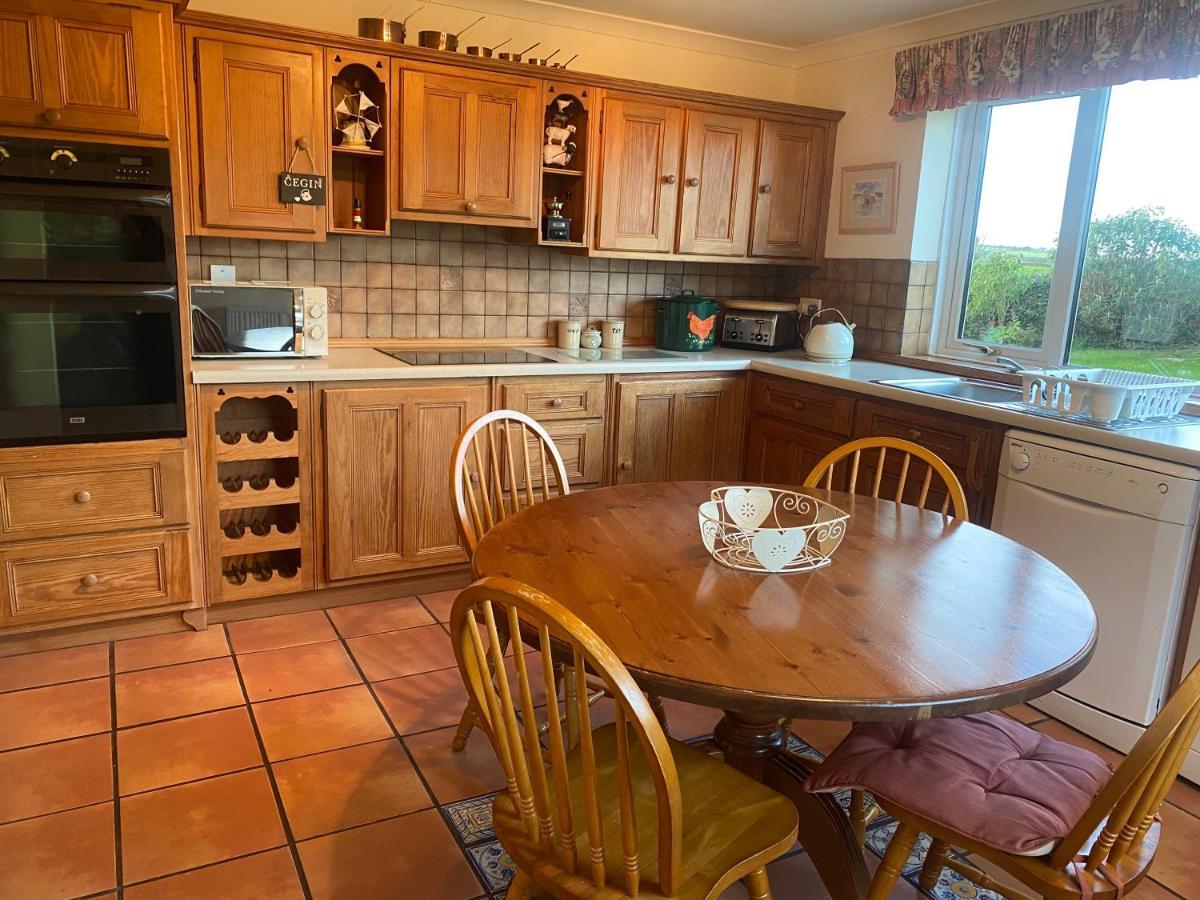 Charming 2 Bed House Near Rhoscolyn Discounts For Villa Хоулихед Екстериор снимка
